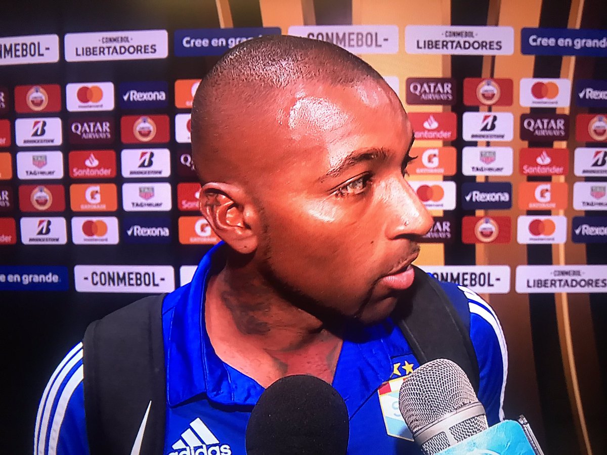 Sobre los “oles” de la barra de Cristal a favor de Olimpia. 👇🏻👇🏻
Jaír Cespedes: “Triste por qué en los buenos momentos los hinchas nos alaban y somos los mejores pero cuando pasan cosas como las de hoy, nos dan la espalda, es triste eso”