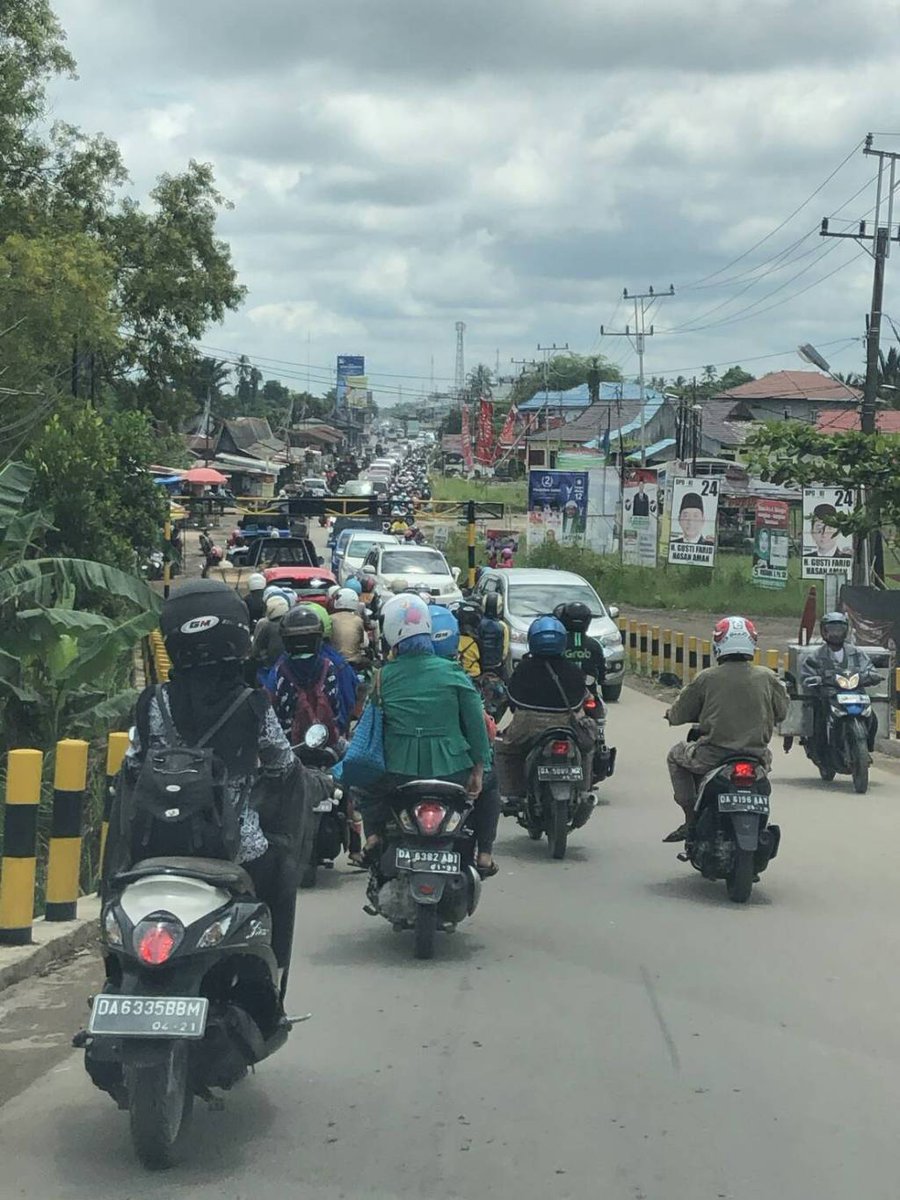 Sebabkan Kemacetan, Ini Tanggapan Mahasiswa terkait Pembangunan Jembatan Alalak II peristiwaonline.wordpress.com/2019/04/05/seb…