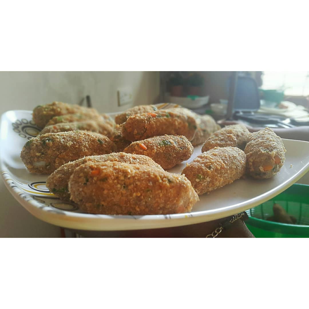 mellys_eatout's tweet photo. "Only the paranoid survive."
•
#andygrove
•
#maandazi #swahilibites #kebabs #kababu #samosa #sambusa #kitumbua #vitumbua #mzuzu #chapati #breakfastatirenes #bunju #bunjumianzini #daressalaam  #tanzania #tanzaniafood https://t.co/RmfCZyWZxW
