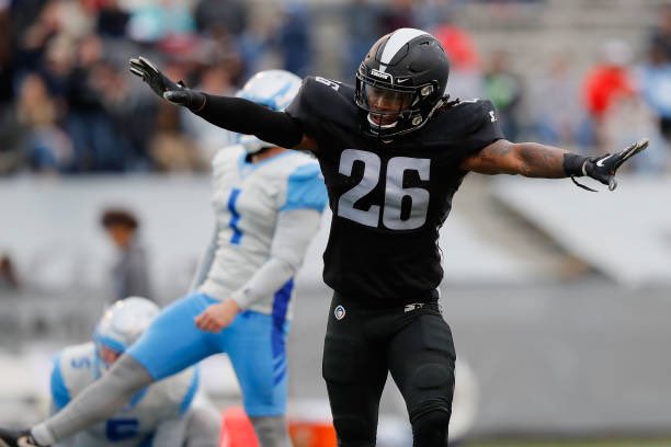 SeattleEndzone's tweet photo. Jamar Summers - CB 6’0 190lbs 23yrs
@jsum is a versatile, athletic, high-IQ &amp; elite corner in the #AAF

@aafiron ‘19:
13tk/10pd/3int/1tkl/1ff

@steelers ‘18 camp: final cut
@UConnFootball ‘14-‘17: 182tk/21pd/12int/2td

For the moment- he’s a FA. @Seahawks or another #NFL team? https://t.co/Bw0Jkk2e77