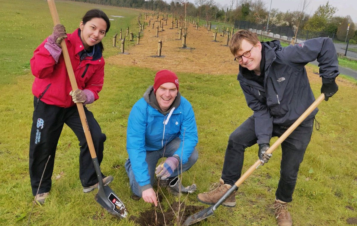 PeterCleary_IRL's tweet photo. "Put more trees in the ground" is 1 of our key 2019 goals for the Eco Network team here in @Accenture_Irl. Guided by @deemurphie and her Corporate Citizenship team @eoghans, Emmylou Flores &amp; I teamed up with @3CounciI to take part in #NationalTreeWeek. It was great 👍 https://t.co/GNTYKAGpW1