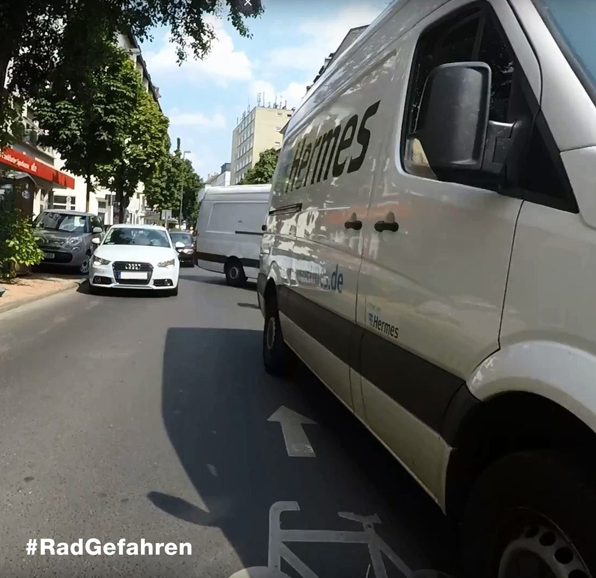 DAS sind die wahren "Radrowdys", lieber @AndiScheuer, liebe <a href="/CDU/">CDU Deutschlands</a> <a href="/CSU/">CSU</a>. Vor denen sollten Sie die Menschen schützen! #RadGefahren #Verkehrswende #FridaysForFuture