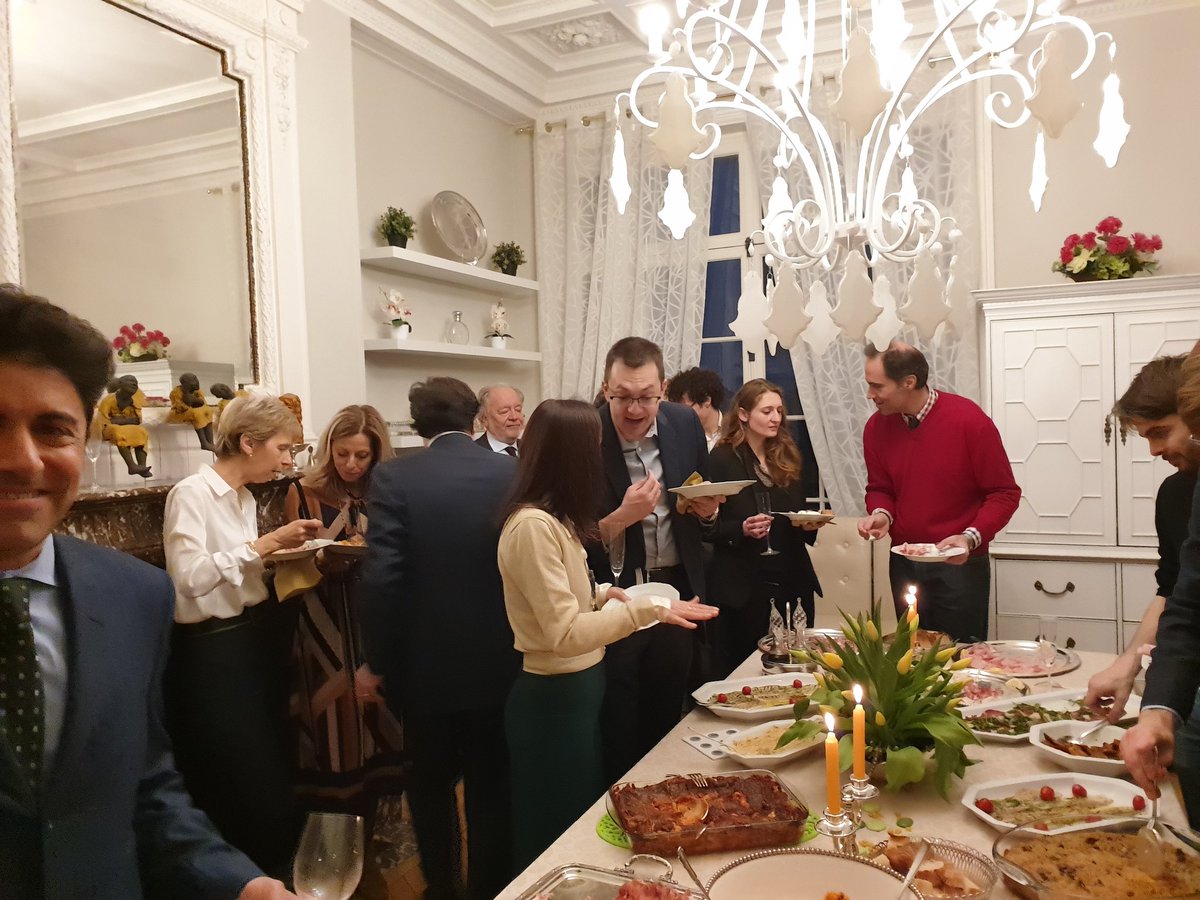 ItalyinParis's tweet photo. Tutti riuniti ieri sera con @ComitesP  per celebrare “CAP Paris” che raggruppa 10 diverse Associazioni rappresentative dei professionisti 🇮🇹 nell’Ile-de-France 🇫🇷! Auguri!🎉 @Unibocconi @ITAParigi_ @laureatiluiss @polimi @PoliTOnews @_MiBAC @MISE_GOV @ItalyinFrance @LuigiVignali https://t.co/En8SSsTJdd
