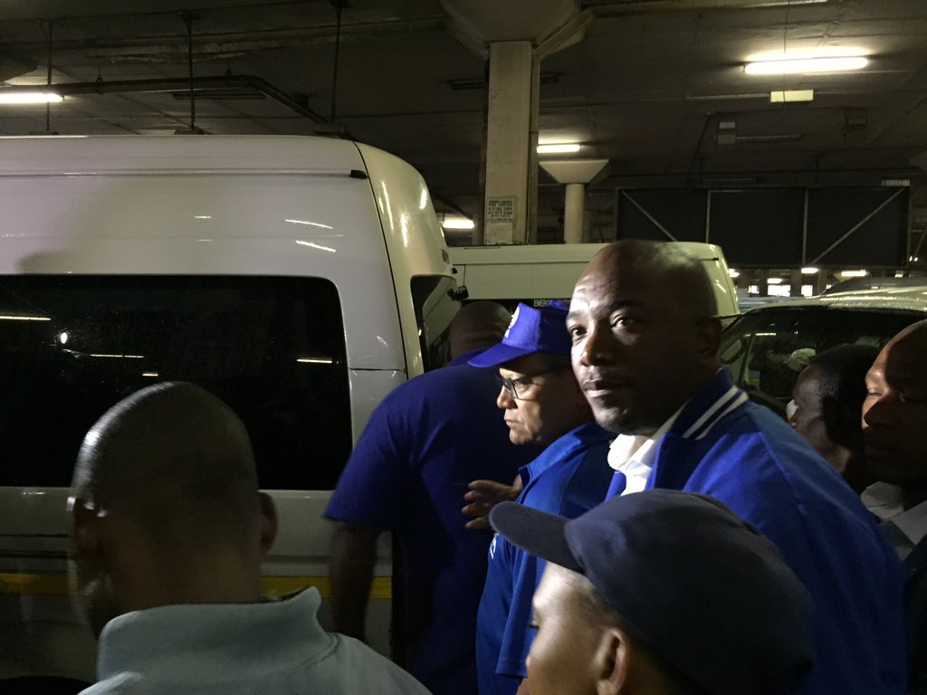 JacaNewswatch's tweet photo. #DAcampaign Commuters taking a few selfies with Maimane. https://t.co/bJbbKAOQf7