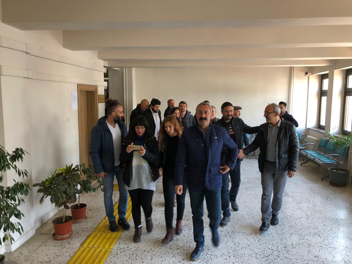 ibrhmvarli's tweet photo. Komünist Başkan mazbatasını aldı... @FatihMacoglu https://t.co/mTjNYYoADr