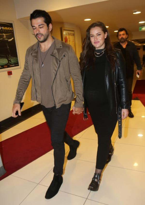 8Feride's tweet photo. MaşAllah🙏😍❤❤ #BurakÖzçivit #FahriyeEvcen #KaranÖzçivit @EvcenF @burakozcivit https://t.co/eWcHIicKFu