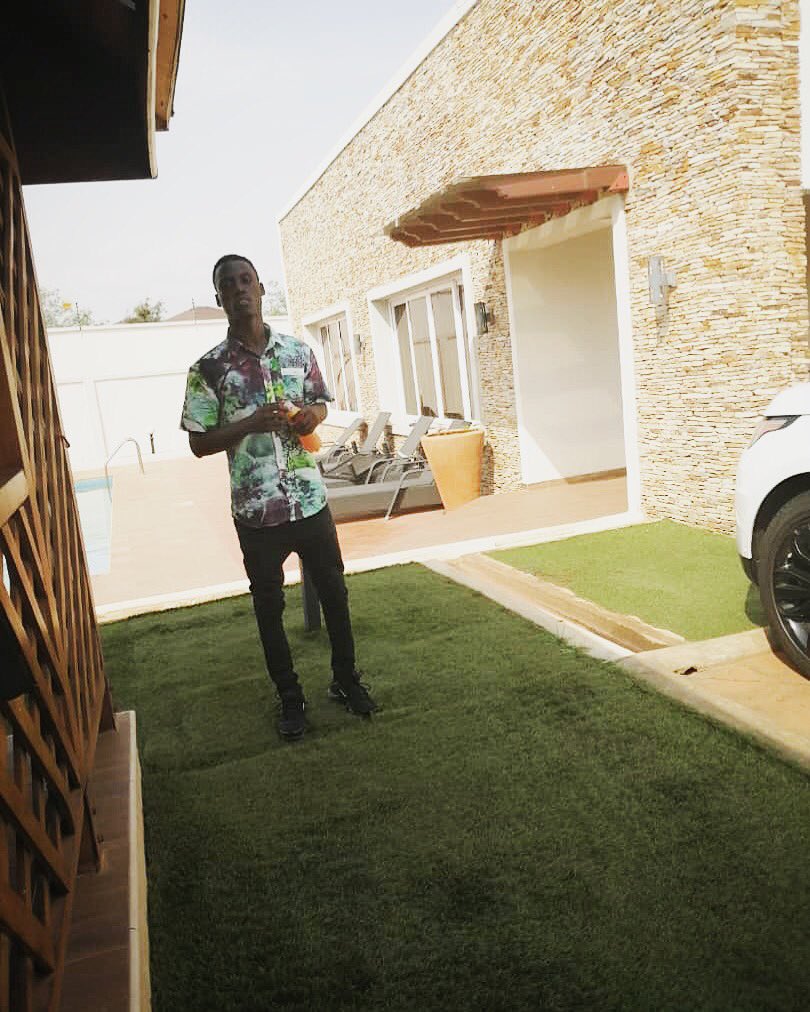 ShadrackAmonooC's tweet photo. We Don’t Wait for Success,
We Chase Success.....
#BeADreamChaser✔️
#HumbleGangsta👁🗨 https://t.co/vNGxqwBL0m