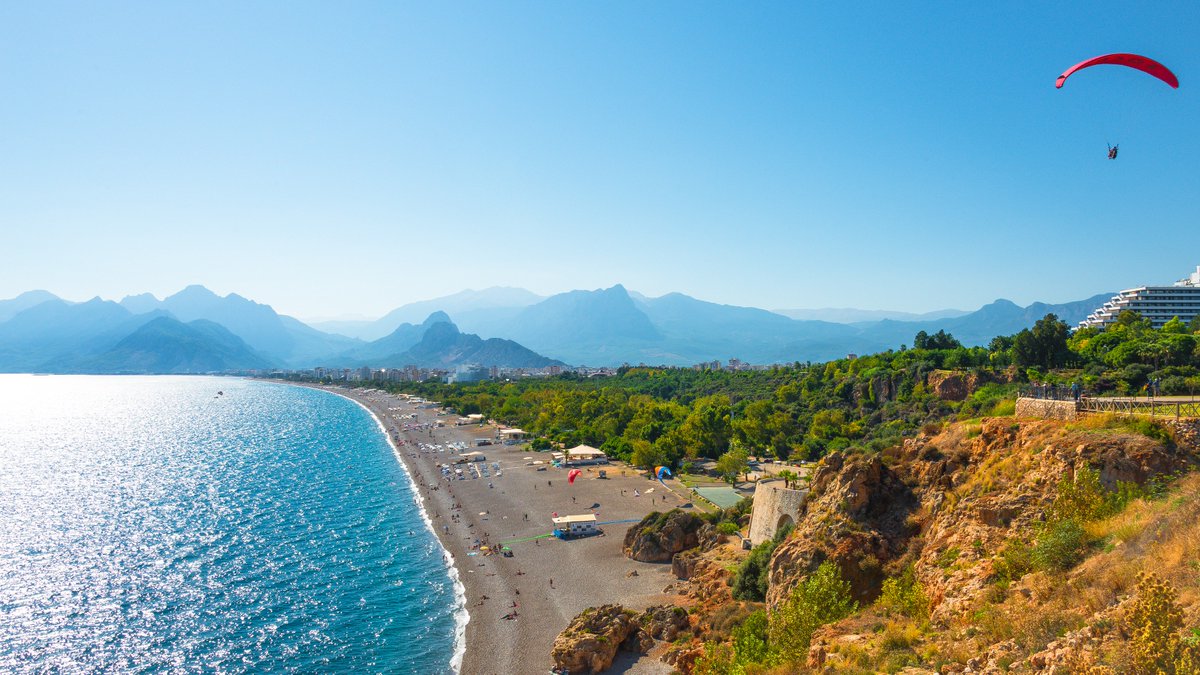 tui_at's tweet photo. Weiter geht's am #flughafengraz ✈Lisa Weddig präsentiert die #reisetrends für die #steiermark, hier mit Direktor Mag. Gerhard Widmann

Aufsteiger im #sommer2019: #Antalya☀
Alle Infos ➡https://t.co/NwrPIcBqwN
#TUInews #sommerurlaub #reisen #tuiat #travelwithtuiat @LWeddig https://t.co/3sYvMafN3W