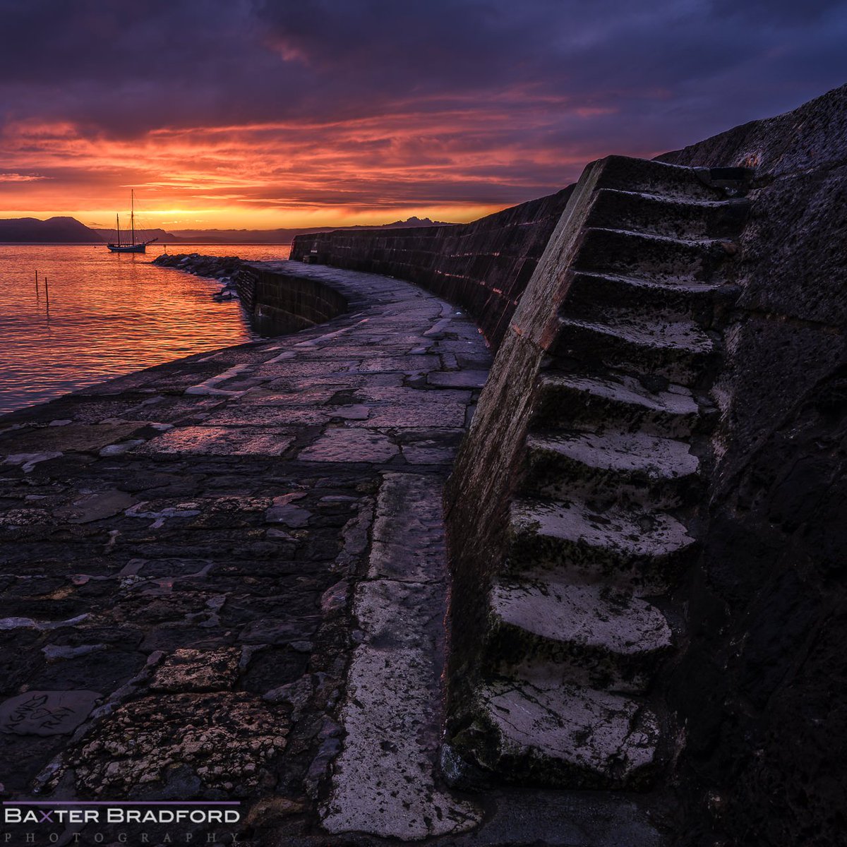 Illustrated blog post about recent trip to Lyme Regis with 11 pictures #ammonite #lymeregis #dorset #jurassiccoast
Have also updated my website with recent images.
baxterbradford.com/-/galleries/bl…