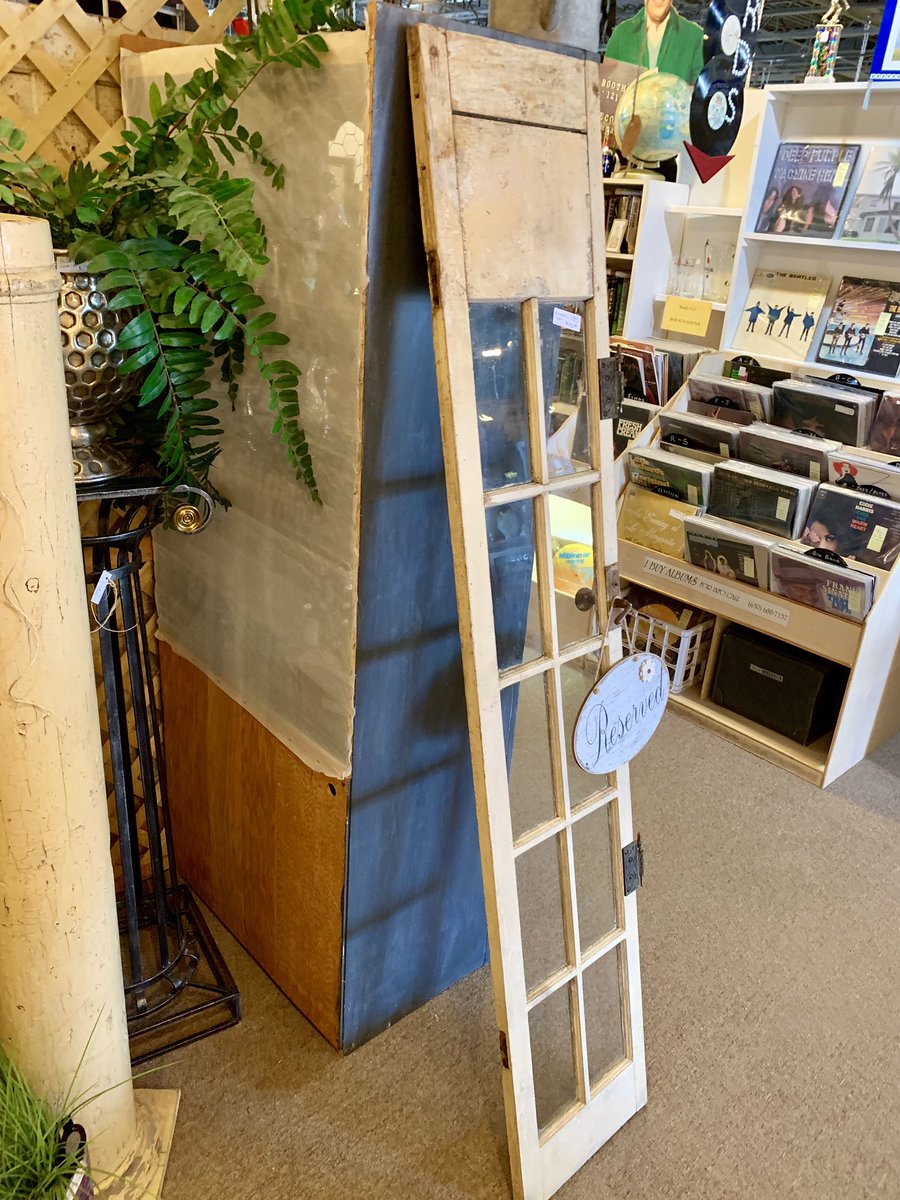 affordantq's tweet image. HAPPY FRIDAY!
Our doors open at 10:30 AM until 6 PM!  Deja New by Kris Ploense returned yesterday and here is just a few things that you’re find today!  Shop now &amp;amp; have it shipped 630-505-1463!! #allmethodsofpaymentaccepted #layawayoffered #treatyourself @kenjackmom