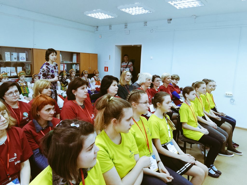 Участников церемонии награждения победителей и призеров Финала VII Национального чемпионата #МолодыеПрофессионалы #WorldSkillsRussia по компетенции "Технологии моды - Юниоры" приветствует начальник <a href="/ivanovo_edu/">Департамент</a> Ольга Антонова

#Ивановскаяобласть