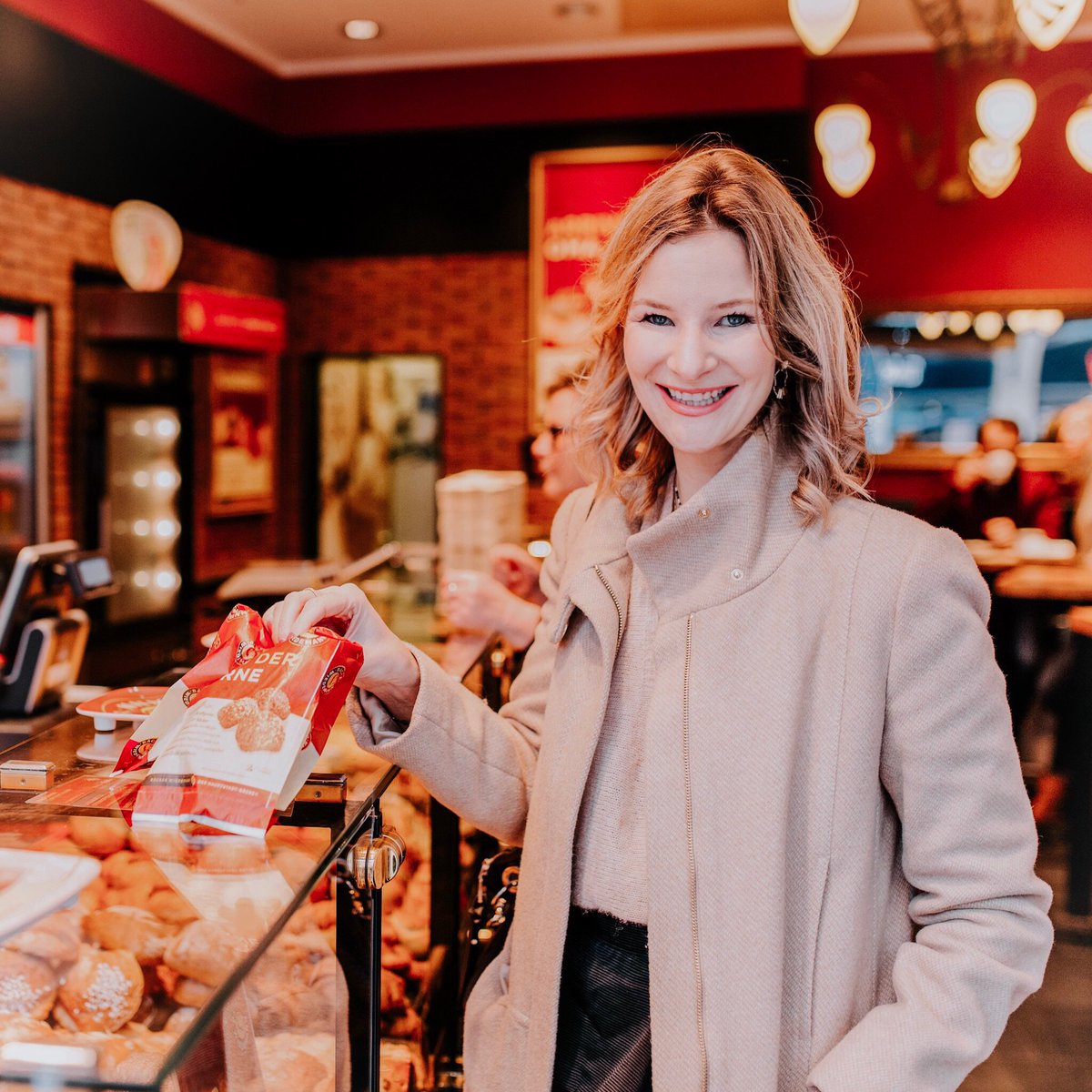 [Sponsored | English below]

Worauf ich mich freue wenn ich von meinen Reisen nach Deutschland zurückkomme? Ganz klar, auf den Bäcker - und seitdem ich @baeckerwiedemann entdeckt habe, freue ich mich am allermeisten auf den Kuchen, der ist dort einf #baeckerwiedemann#berlinfood