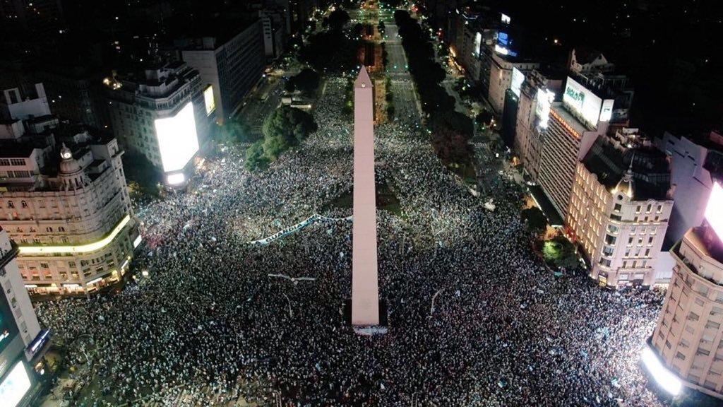 patodeffe's tweet image. Un día me preguntaron que es lo que quería les conteste que Racing el Domingo me de una alegría para poder  festejar con toda esta gente💙