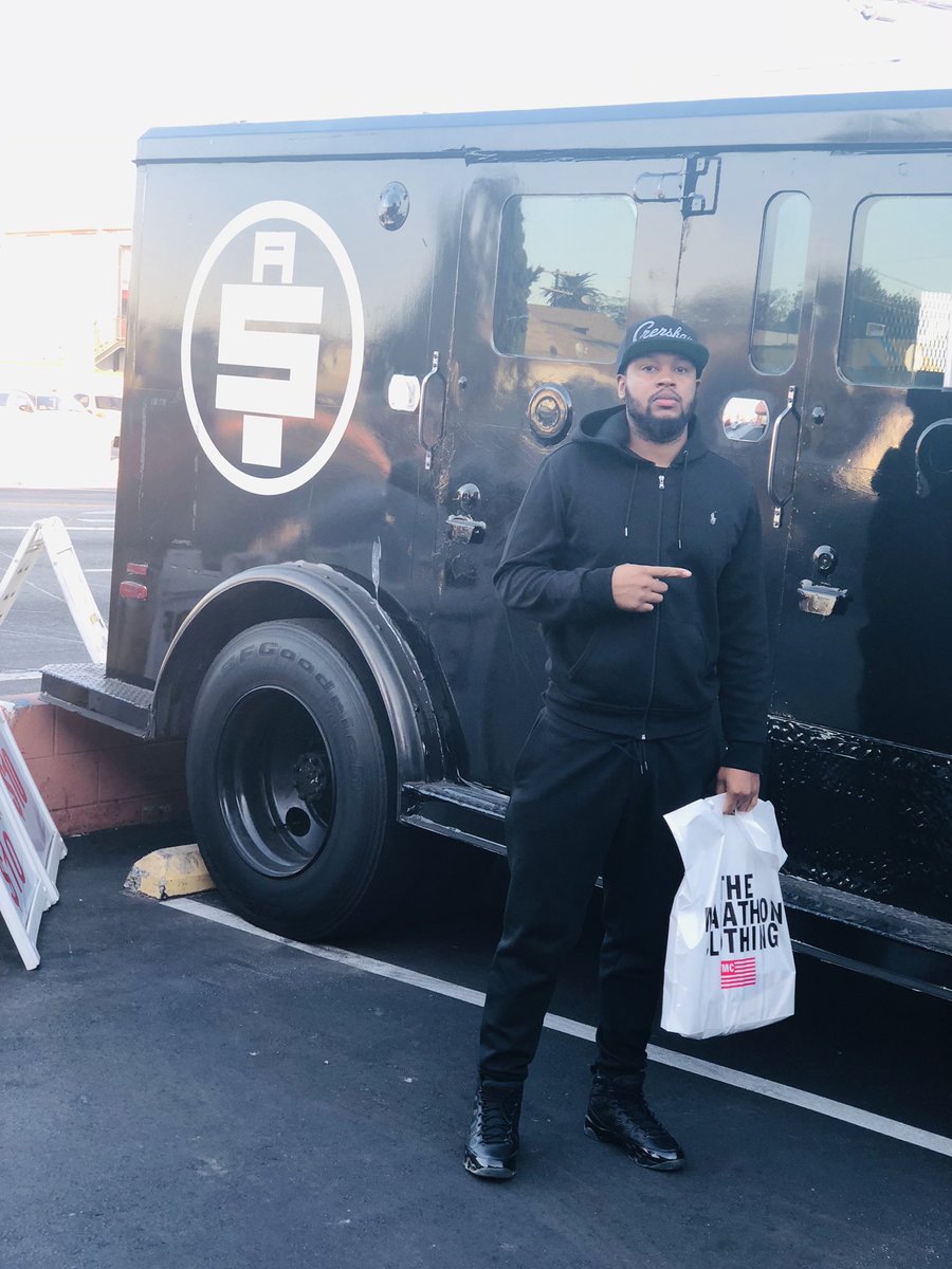 DarnellAdams88's tweet photo. #kingNip you was truly one of one big homie https://t.co/rcfCJG8Qv8