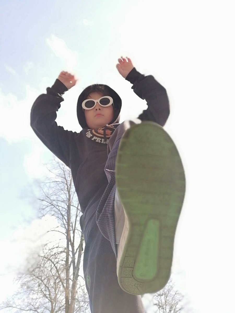 MinecraftSad's tweet image. Im going to kick you nibba