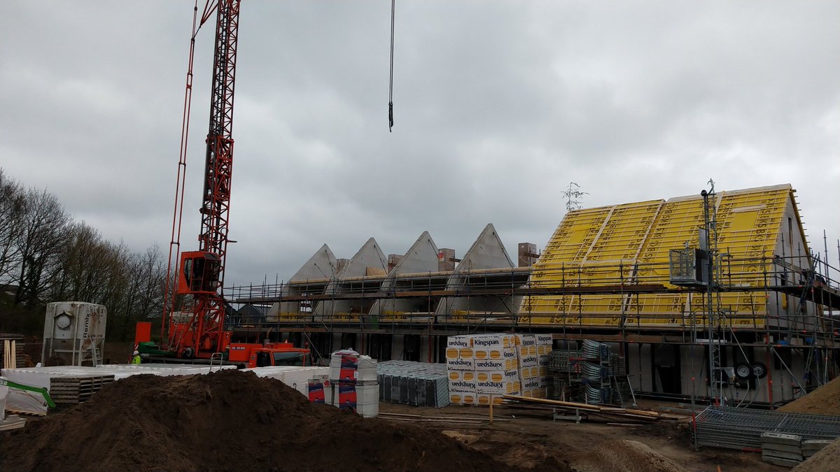 TsjolM's tweet photo. Eerste daken weer een feit 6&amp;5 woningen te annen@bgdd https://t.co/0DFoMdeDpU