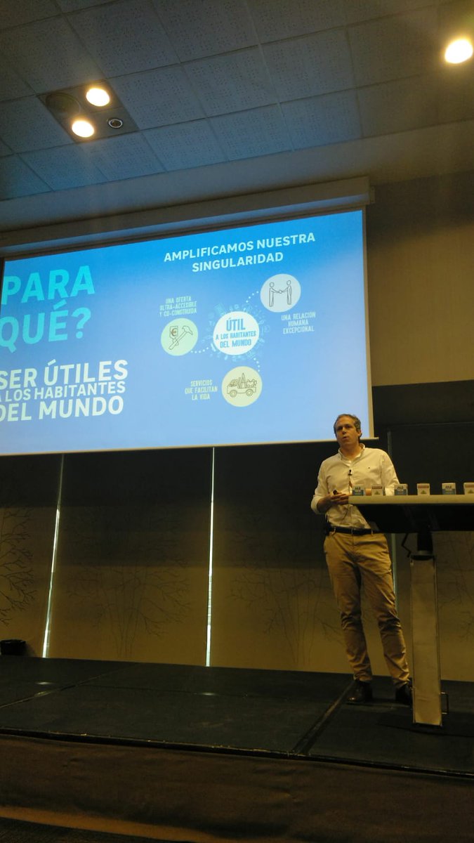 LeroyMerlinCorp's tweet photo. Eloy del Moral en #ValADEO "Todos los que estamos aquí es porque no estamos de paso, los colaboradores de Leroy Merlin somos parte de un proyecto a largo plazo" https://t.co/WNtWyIV83s
