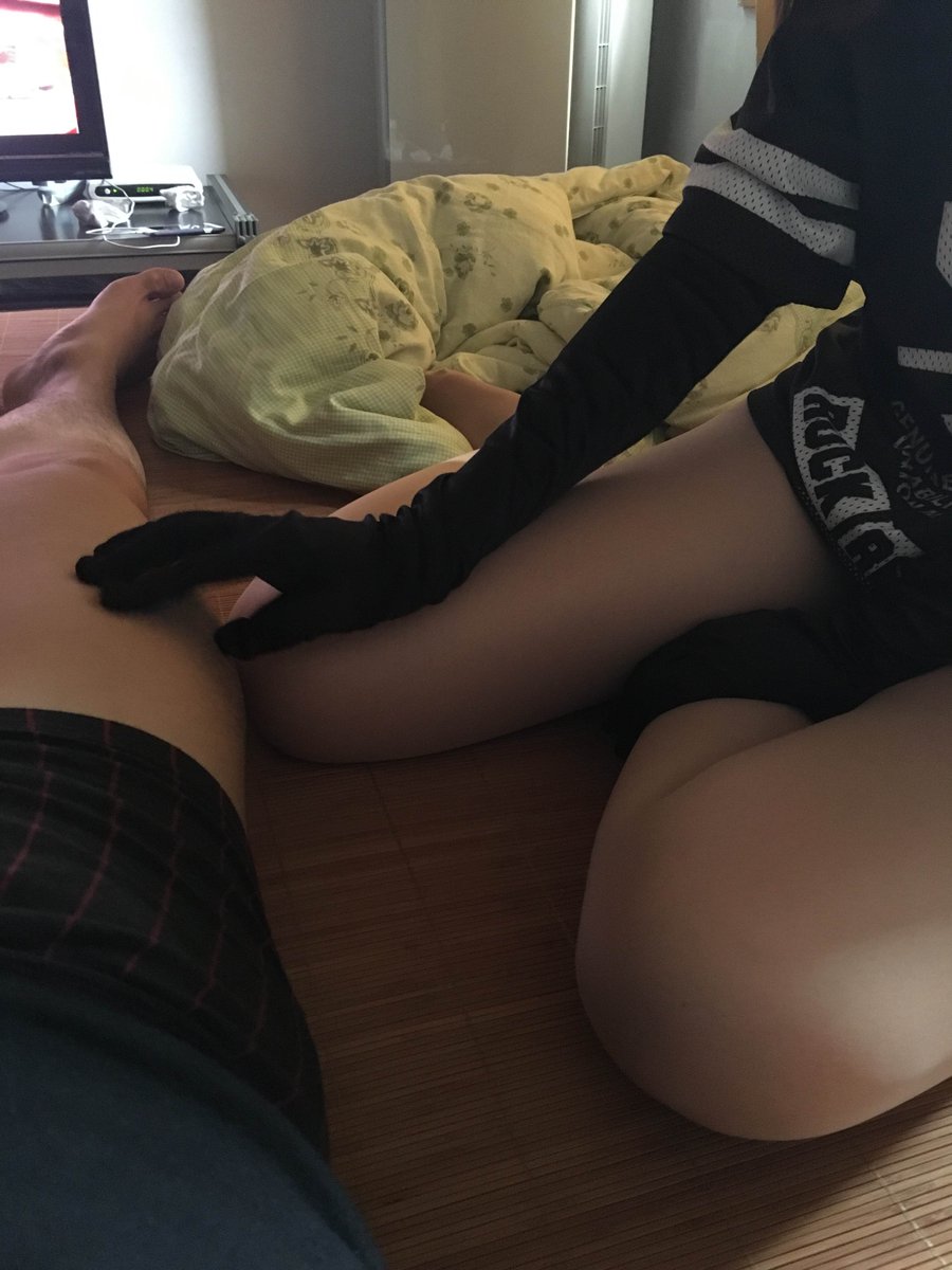 wjb136520's tweet photo. #サテングローブ #satinglove #glovefetish 😛 https://t.co/OuiBIy7ROT