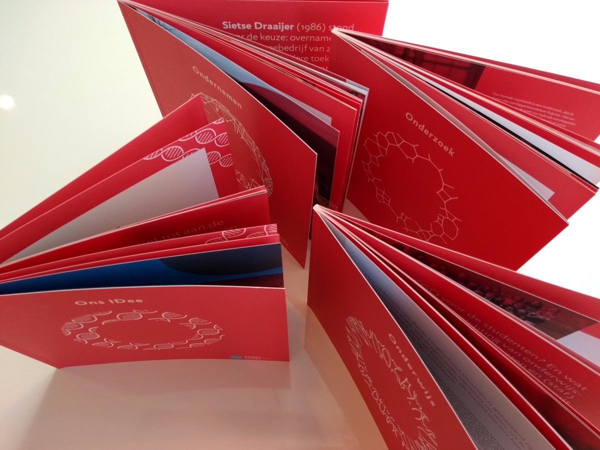 4x Aeres rood! Voor @AereshboDronten vier kerndocumenten mogen ontwikkelen over Ons IDee, Onderwijs, Onderzoek en Ondernemen.
#impact #aeres #dronten #hogeschool #graphicdesign #rood #visie #brochures #economy #live #wijhe