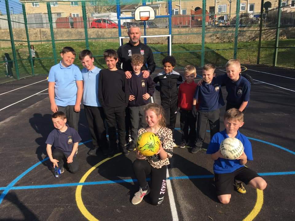 JerryGill_2's tweet photo. When we get to the crucial stage of the season and the emphasis turns to points on the board. Monday nights I go into Twerton and work with these amazing kids who challenge me but make me smile because they are having fun! #DreamBigProject @BathCity_FC @BCFCFoundation #Community https://t.co/Jfvh1enWJf