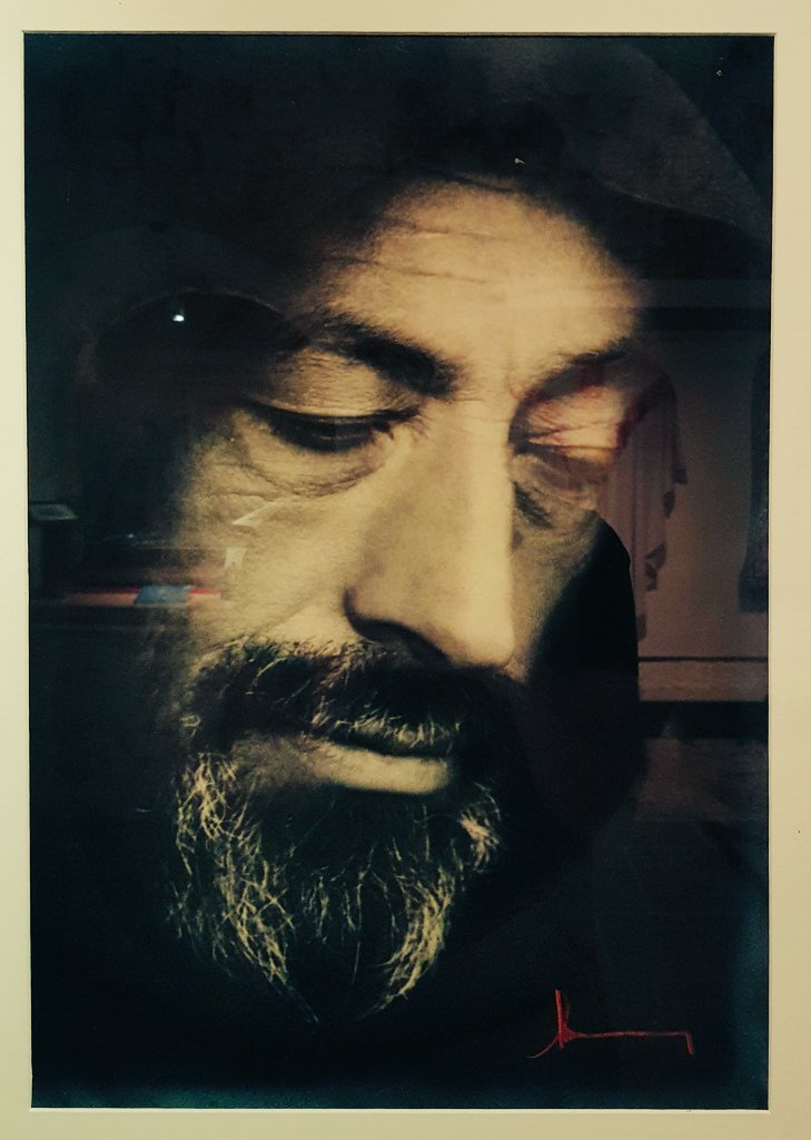 ' ...d'r waait een gure wind deur m'n kop da's de heilige geest, da's onze vader die zegt waar ik als zoon ben geweest..' #björnvanderdoelen #huursoldaten over 5 dagen fist en de buren, zun meske en de jongens, het leven van alle dag, liefde, de zondes..geluk, 't is goed zo..