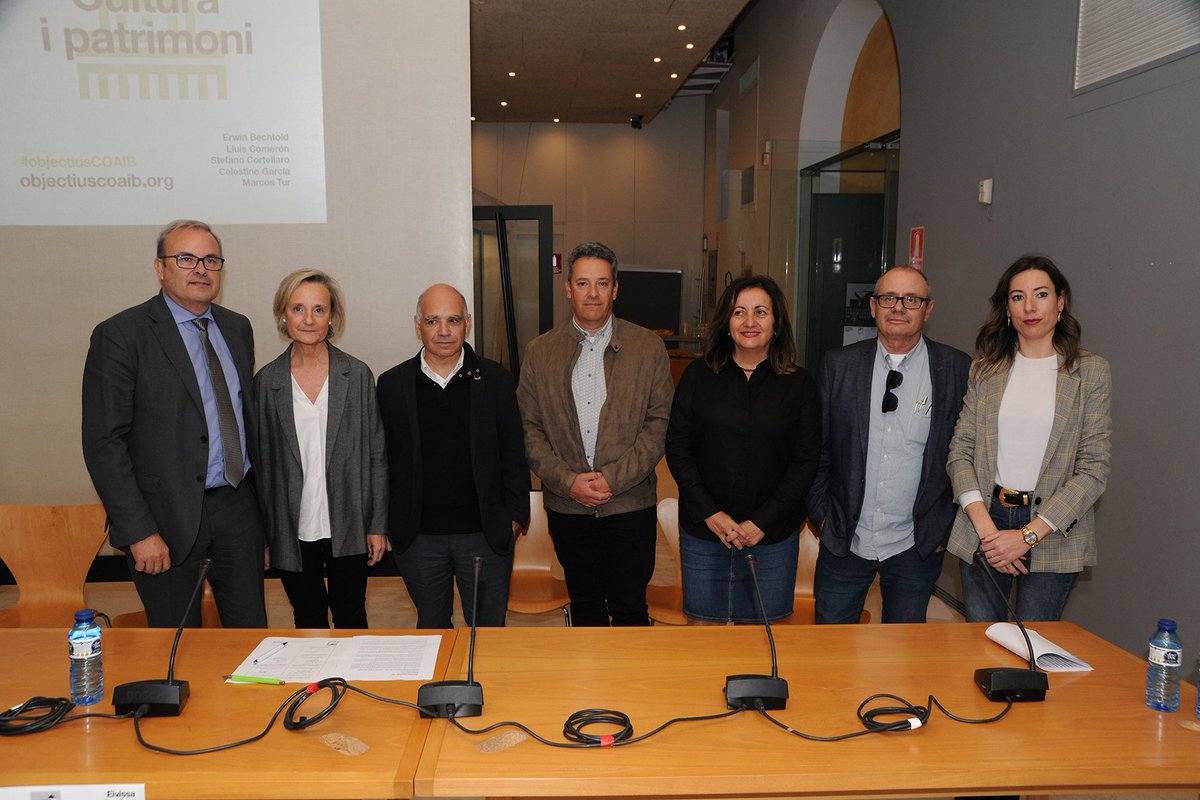 CSCAE's tweet photo. "La #DavosDeclaration tiene la vocación de conseguir ciudades que sean más habitables, no sea que logremos ciudades menos contaminantes, pero tengamos que seguir yéndonos a vivir fuera de ellas los fines de semana”, @presidenteCSCAE en @Diario_de_ibiza
https://t.co/1mYYRw0Lt6 https://t.co/gYgYH4XWjn