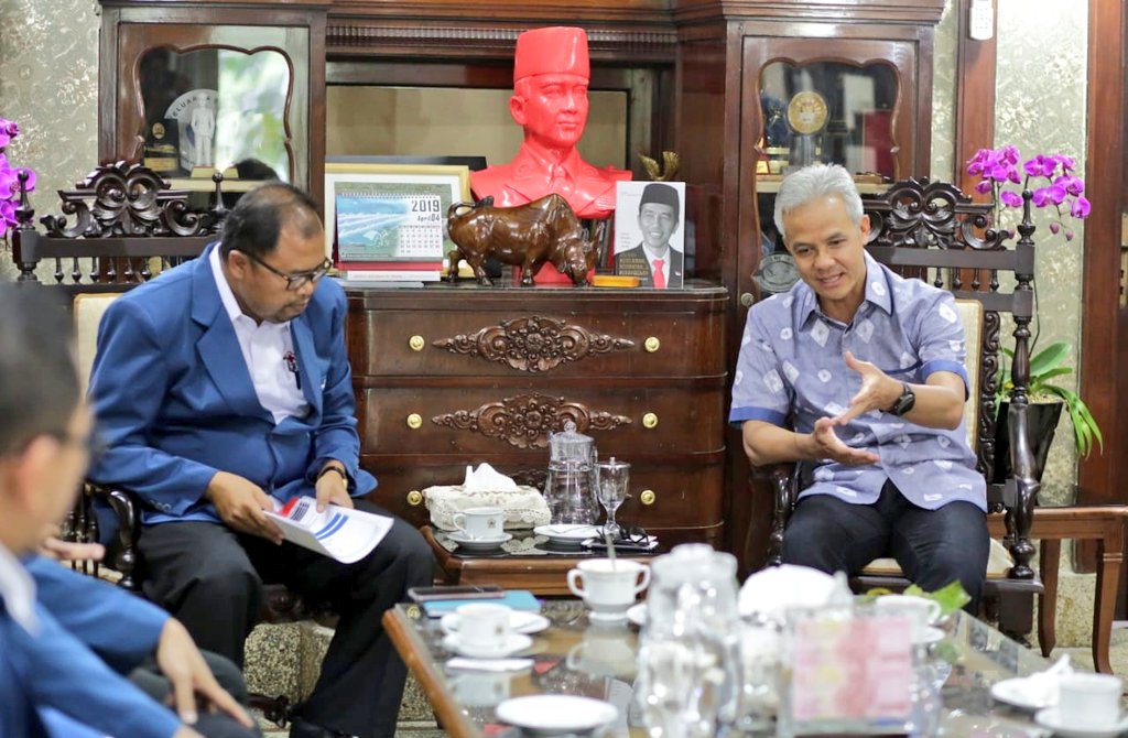 Bertemu Gubernur <a href="/ganjarpranowo/">Ganjar Pranowo</a>, pihak Akademi Teknologi Bank Darah (Akbara) Surakarta sampaikan akan buka prodi baru S1 Manajemen Penanggulangan Bencana.

Gubernur berpesan kurikulum digodok serius agar matang &amp; memberi manfaat, sehingga lulusannya akan jadi ahli di bidangnya.