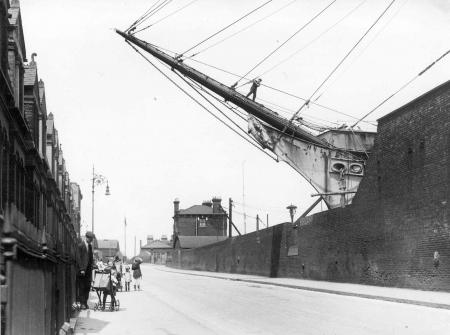 PhilipKAllan's tweet photo. A lost sight from the past – Sailing barque Milverton drydocked at John Stewart's yard, East London 1918,

#LondonDocks #Tallships #Maritime https://t.co/UkV7mCS79h