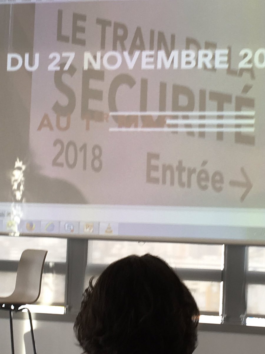 La Direction générale de la sécurité fête la réussite du TRAIN DE LA SÉCURITÉ 2018. Claude Mwangelu a réuni ses partenaires, <a href="/UDS_SNCF/">Université du Service SNCF</a> est là ! 14000 collaborateurs touchés. La sécurité sous un nouveau jour !@t_becam <a href="/ClaudeMwangelu/">Claude Mwangelu</a> @LaurentLanty @Bonnet_Christop <a href="/david_pradeau/">David PRADEAU</a>