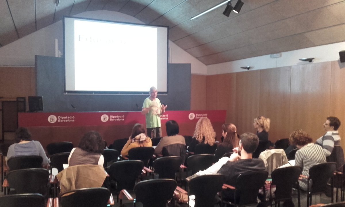 Orioltorres's tweet photo. Gràcies @joventutdiba per confiar-nos l'orientació de tècnics municipals en #IdentitatDigital i #EducacióDigital, amb l'@enricbastardas. Per cert: ajudem organitzacions i empreses a fer plans de desconnexió digital, i escoles a fer plans d'antiassetjament, ambdós obligatoris. https://t.co/XYOSINPmkn