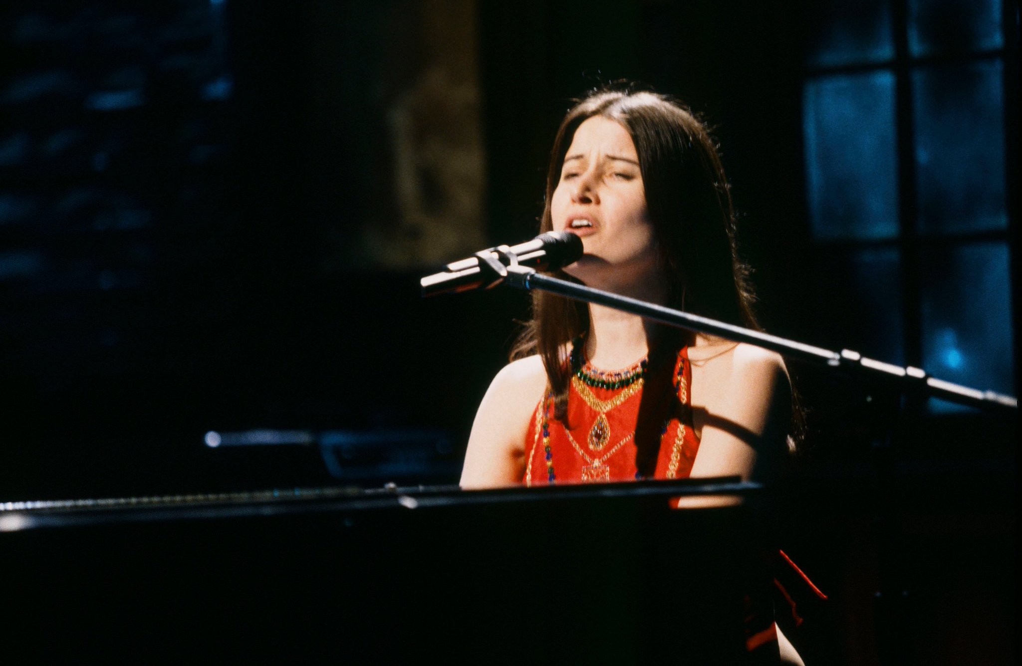 Happy birthday to singer, Paula Cole! 