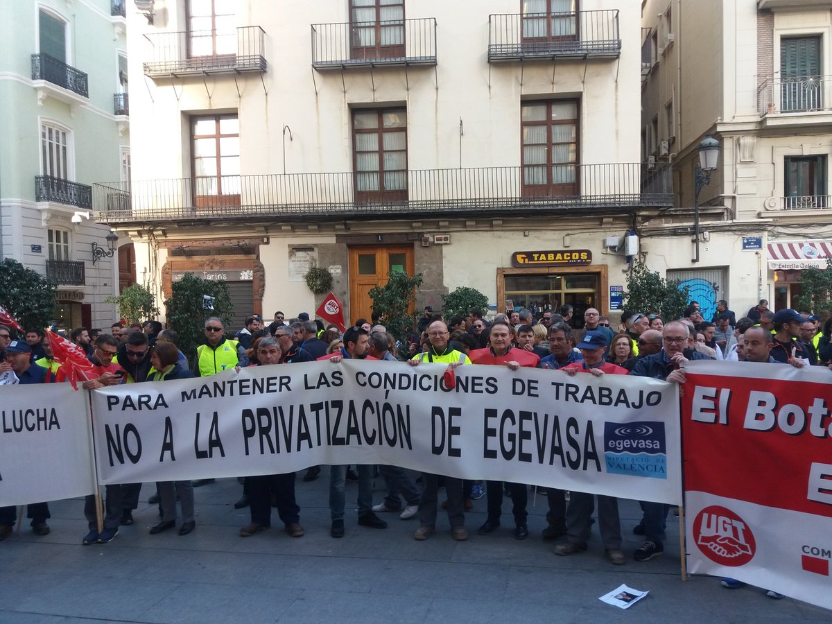 egevasa's tweet photo. Pels nostres drets!
#egevasa no es ven!
@UgtFicaPV @UGTPV 

@compromis @monicaoltra @GVAagroambient @Elenetcc  defendrem als treballadors i treballadores Fins que ens quede l'alé. https://t.co/1YY1EYkh3n