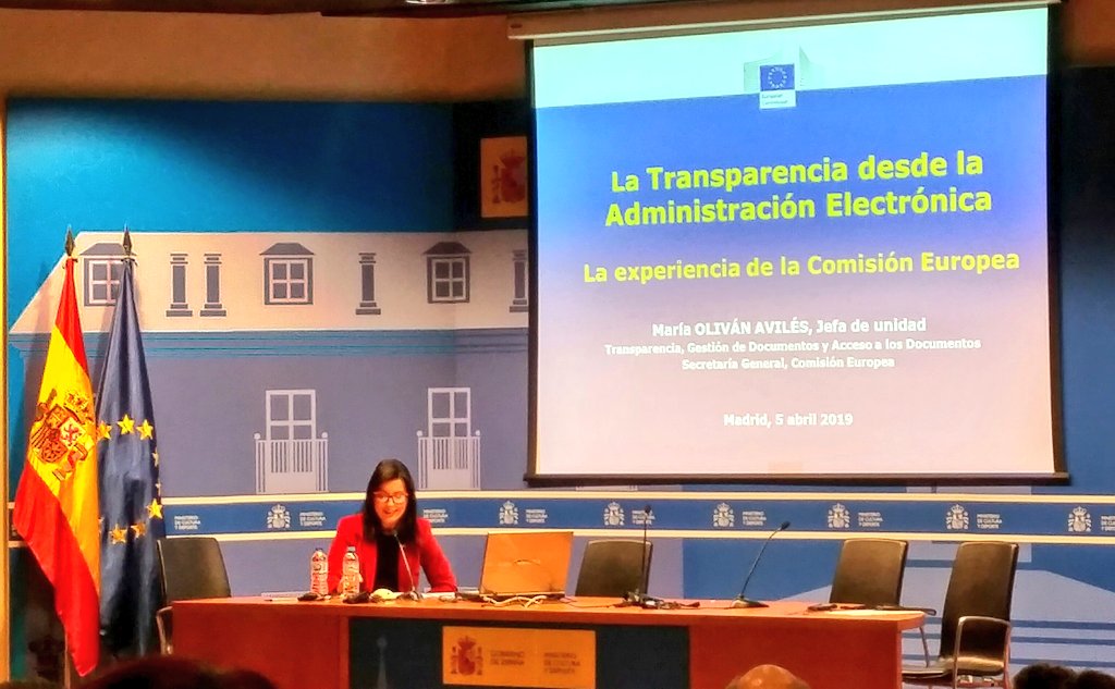 Pilar__Campos's tweet photo. 😍 La Comisión Europea fusionó la unidad de #transparencia con la #gestióndocumental y el #acceso. Los archiveros tenemos claro que son elementos de un #SGD y dividirlo es poner trabas.
Nos lo explica María Oliván, jefa de esa unidad. #eABB #earchiving https://t.co/xCXnakIYHf