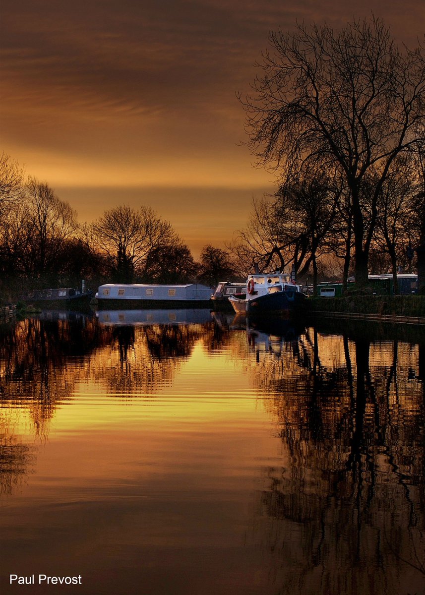 This week has flown by, happy Friday everyone! In case you need some motivation to get you through today, here's a beautiful sunrise on the River Soar #FridayFeeling

📷 Paul Prevost
