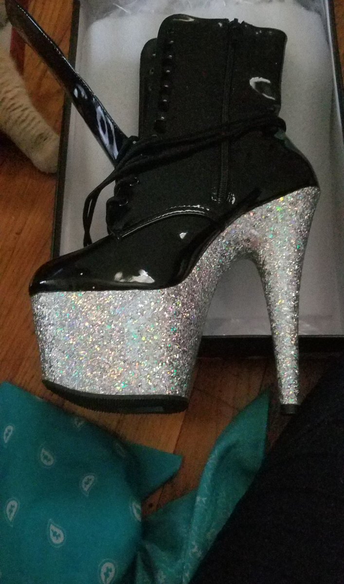Dancing_Madison's tweet image. New work shoes thoooooooo