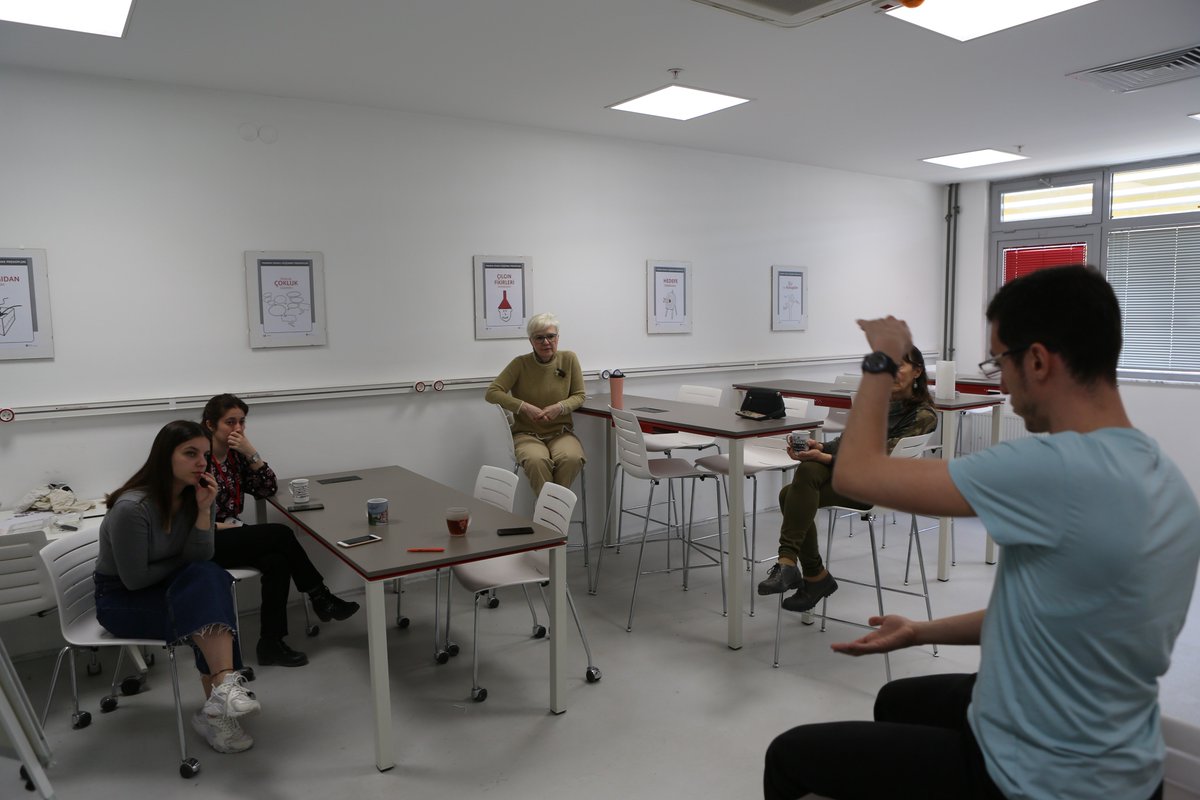 metudf's tweet photo. DTS Spring '19 dönemi ODTÜ TTO Uzmanı Yusuf Dudu tarafından yapılan 'Fikri ve Sinai Mülkiyet Hakları' sunumu ve mentör geri bildirimleri ile devam ediyor!
#METUDF #interdisciplinaryproblemsolving #BA4148 #disiplinlerarasıtasarımstüdyosu #copyright #patent https://t.co/nR5MK7aC5E