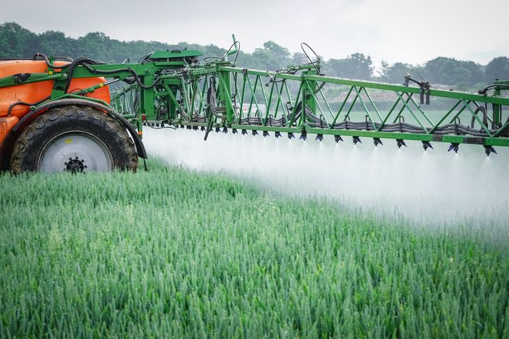 Hier dans #LEmissionPolitique les candidats aux #Europeennes2019 ont longuement débattu du #glyphosate, alors qui a dit vrai ? Qui a dit faux ?  Jetez un œil à notre analyse de vote du <a href="/Europarl_FR/">Parlement européen en France</a> pour savoir ce qu'il en est actuellement ! 🔎

europeennes2019.mouvement-europeen.eu/interdiction-d…