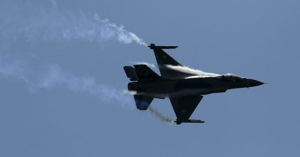 faishal_saifi's tweet photo. #F_16
Al celebratin ovr US comment on F-16 :
1. F-16 s t highest exporter #USfighter
2. #MIG-21 s a soviet era antique
3. MIG-21 takin down F-16 wud hurt US arms xports severely
4. US s #biddin for India’s #MRCA deal wit #F_21, variant of F-16
Decide wats fake https://t.co/z66aySsWii