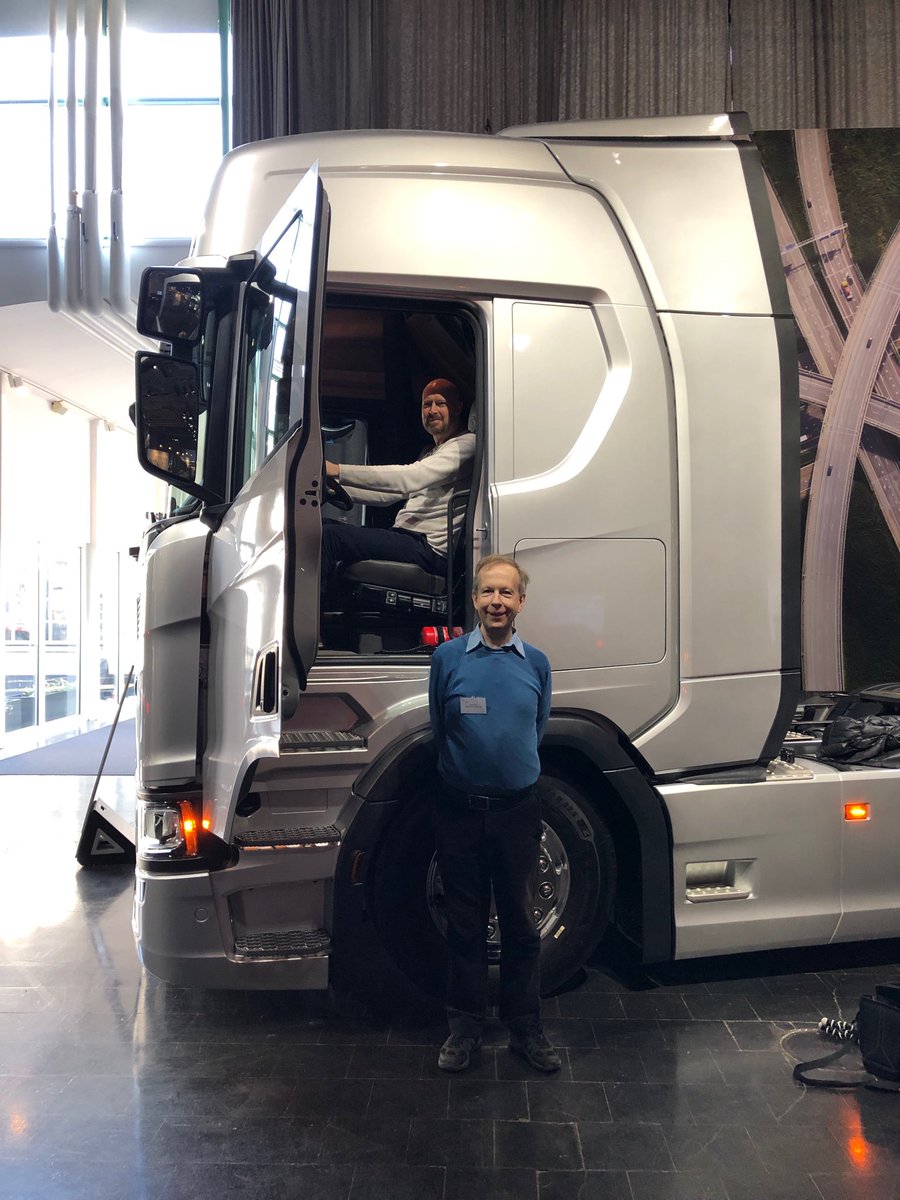 skillby's tweet image. SFÖ är på Scania-museet och faktagranskar #SFÖkonferens