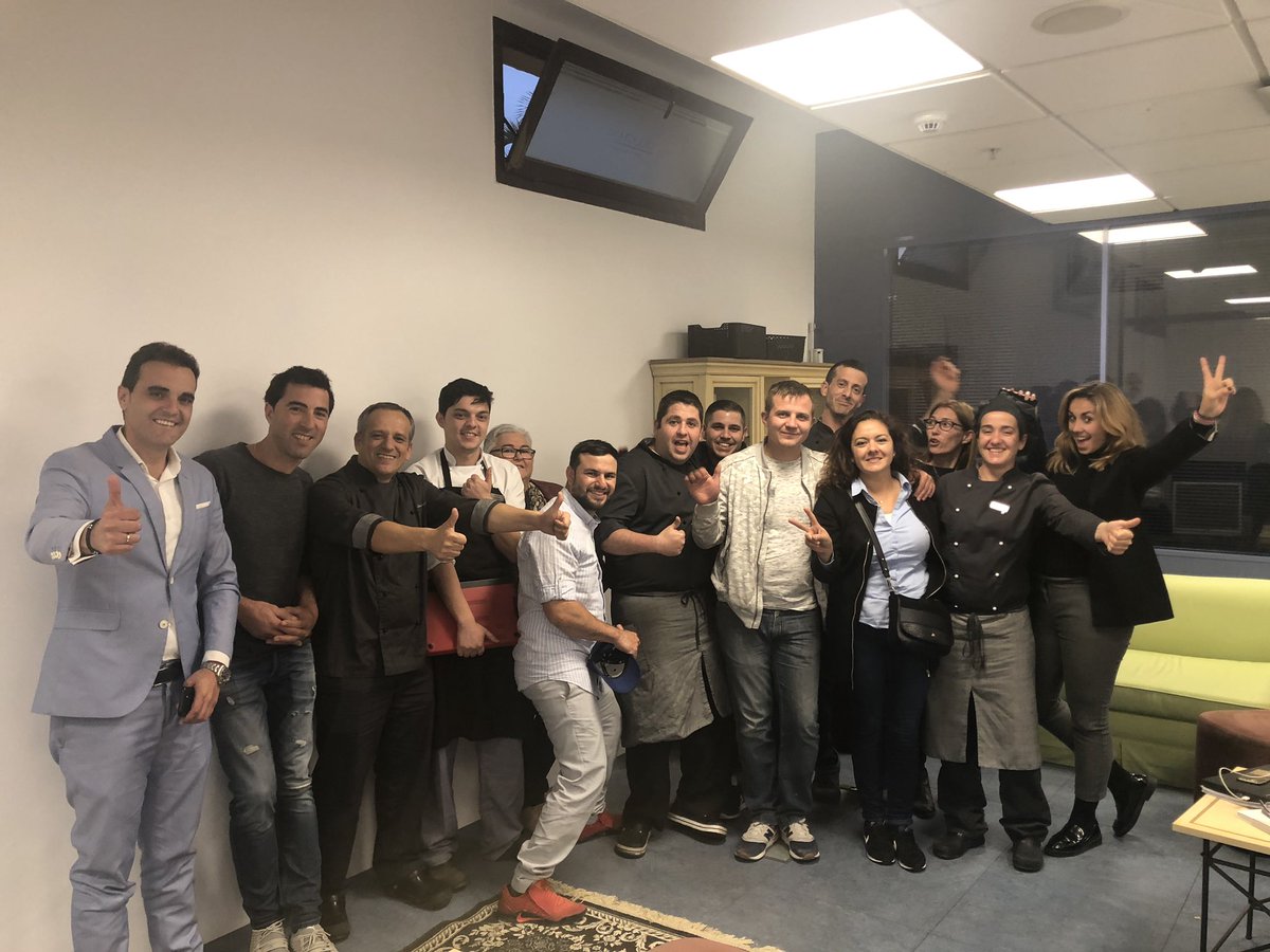 CristinaRebner's tweet photo. Equipazo de cocina @MeliaVillaitana preparando Semana Santa y la temporada de verano. Muy ilusionados.@Rut7771 https://t.co/SOwG5WiKj0