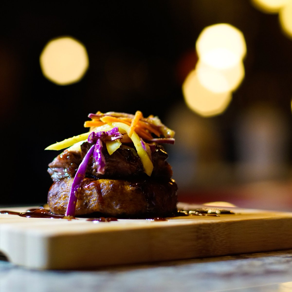 ¡Al mal tiempo, buenas tapas! Coge el paraguas porque nos vamos de tapeo 🍳🍻 gracias a la Ruta de la Tapa de Aluche bit.ly/TapasEnAluche ¿Te animas? ¡Este finde es el último! 😋