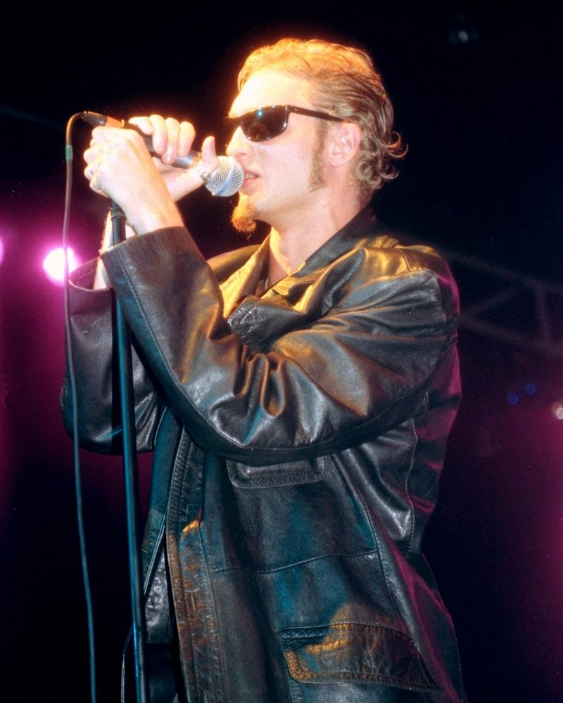 deathbyhibachi's tweet photo. American entertainer #LayneStaley died from a #speedball #overdose #onthisday in 2002.

#otd #AliceinChains #singer #songwriter #rock #Staley #rock #metal #addiction #heroin #cocaine #MadSeason #Singles #ManintheBox #JarofFlies #AngryChair #HeavenBesideYou #LayneThomasStaley https://t.co/GiSqDPtPmc