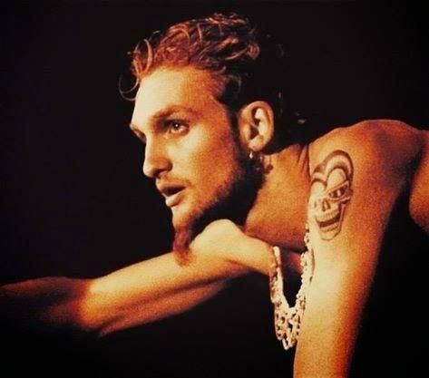 deathbyhibachi's tweet photo. American entertainer #LayneStaley died from a #speedball #overdose #onthisday in 2002.

#otd #AliceinChains #singer #songwriter #rock #Staley #rock #metal #addiction #heroin #cocaine #MadSeason #Singles #ManintheBox #JarofFlies #AngryChair #HeavenBesideYou #LayneThomasStaley https://t.co/GiSqDPtPmc