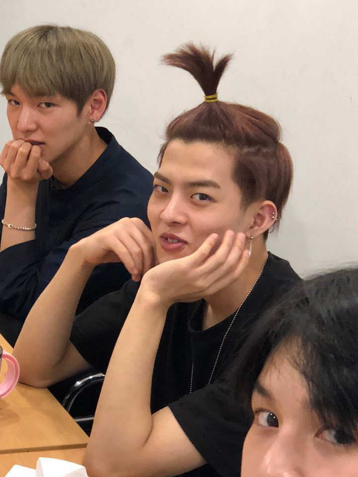 176____5's tweet photo. #울막냉이_수빈이_생일축하해 
#HAPPYSUBINDAY #빅톤 

귀여워ㅋㅋ https://t.co/CnKsfIog5N