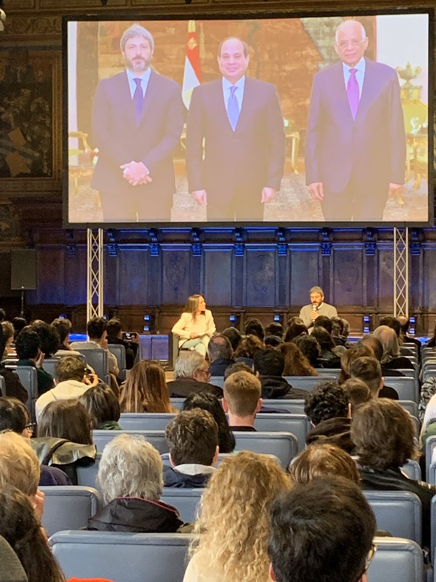 MatteoScorpioni's tweet photo. Roberto Fico alla sala dei Notari #Ijf19 @RobertoFico @gNellerba https://t.co/rLVslaCY7V