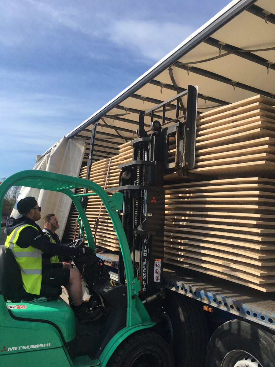 eusignature's tweet image. Great start to April #GoodsOut #SignaRoad #1of3 #FridayFeeling 🇨🇭 🌍 🚛