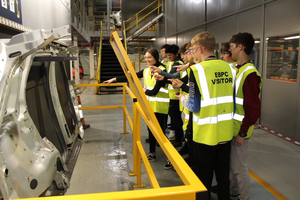 JLR_EBPC's tweet image. Carmel College visiting @JLRHalewood Fantastic visit brought the operations curriculum element to life. Wish we'd had more time. @JLREducation @BMetC @CarmelCollege @Tomorrows_Eng #Inspire