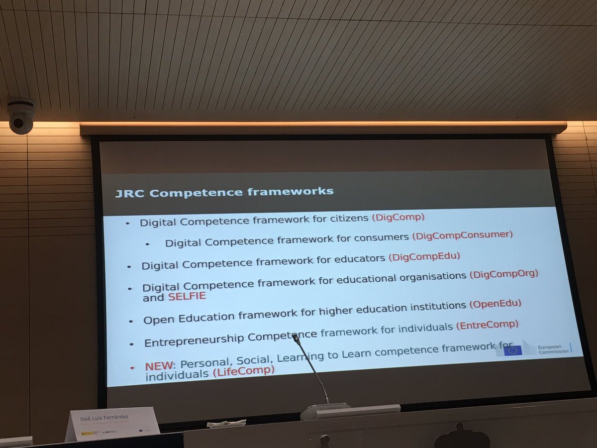 Bettananni's tweet photo. @yves998 tells about JRC #CompetenceFrameworks, a great work for all teachers! #SELFIE_EU #Selfie_Forum2019 https://t.co/whWO6zfMXd