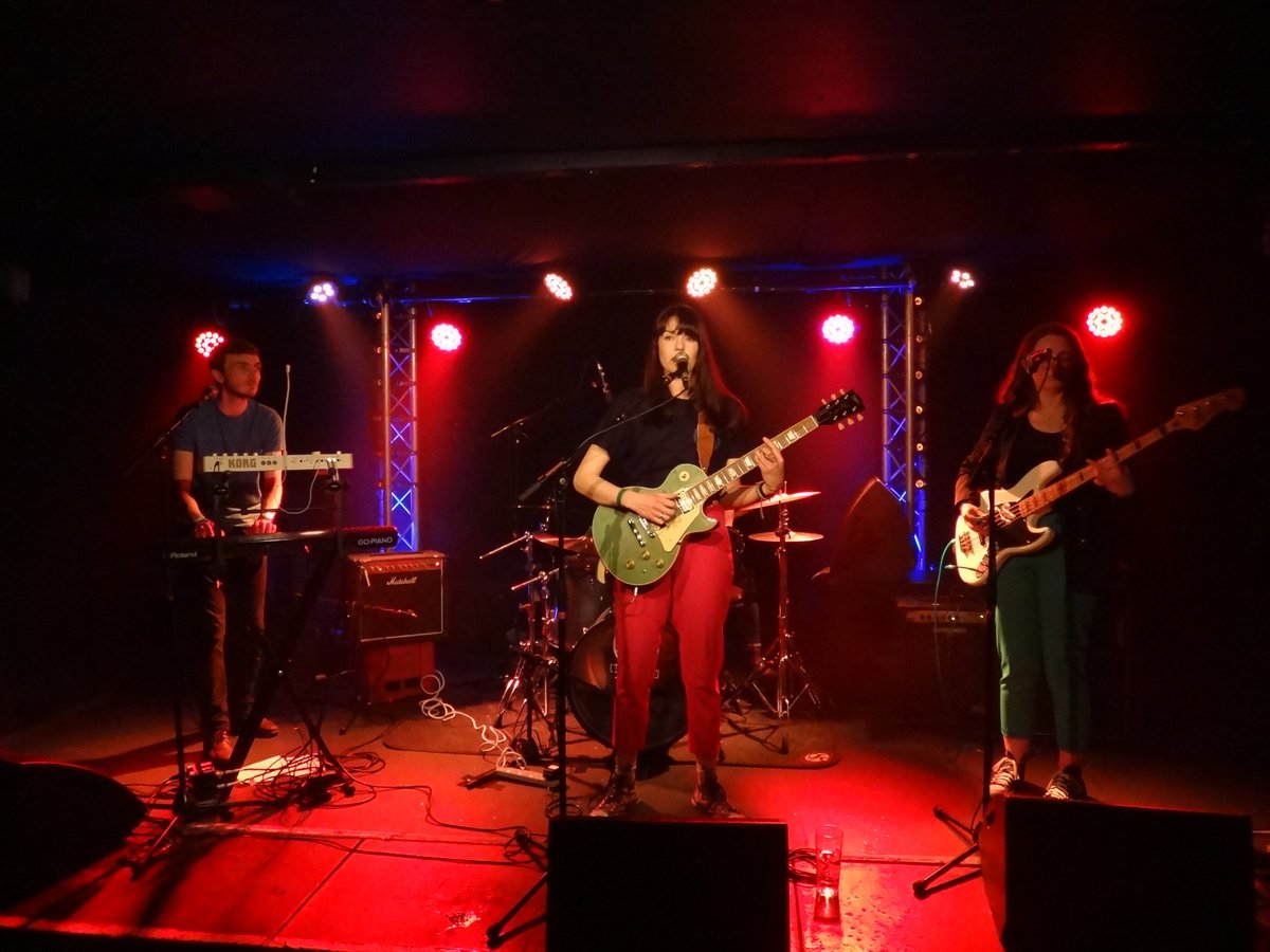 ClydeBorn's tweet photo. Fantabulous musical evening at the Railway Inn, Winchester, last night. Old &amp; new songs from @chaWkband sounded ace. There was even, er, romantic dancing in the audience at one point (sorry, no pics of that). Haha! 
Check out the band's music for yourself:
https://t.co/XNy7oZX2Lp https://t.co/eNT0TfYCFH