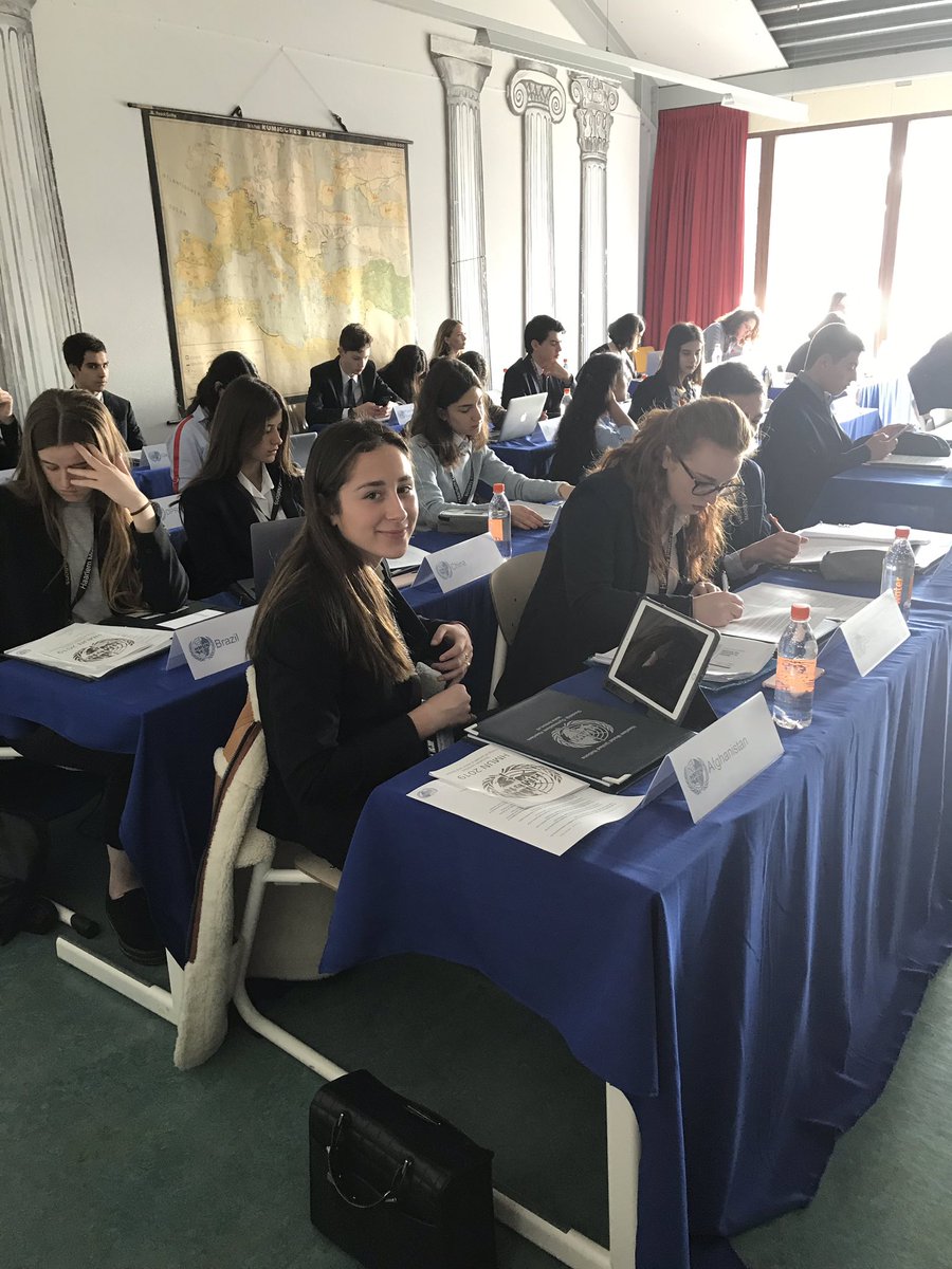 LaMirandaSchool's tweet photo. Our delegates are in their comitees , ready to defend their resolutions. Will they find enough co-submitters? #HMUN2019 #amazingdelegates #LaMirandaMUN https://t.co/NFgOnoMOLE